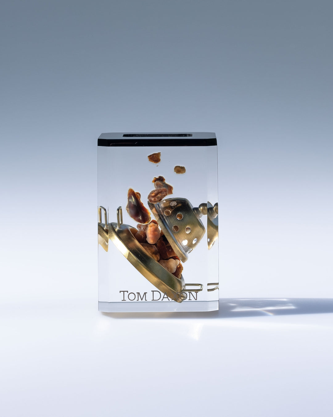 RESIN SACRA – Tom Daxon